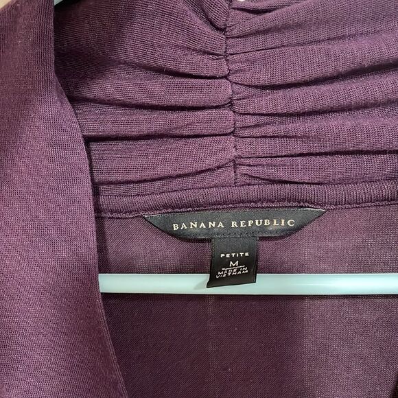 BANANA REPUBLIC, adorable, eggplant long sleeve top size MP - Picture 2 of 6